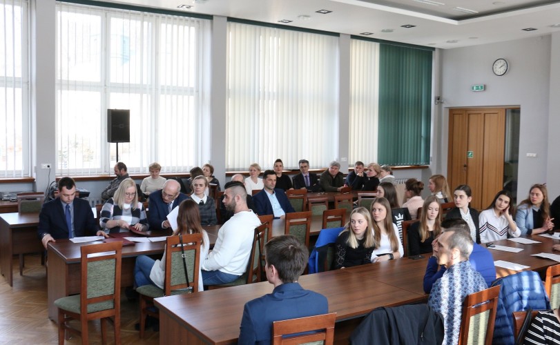 Wręczenie nagród i stypendiów najzdolniejszym uczniom i studentom z gminy Ustrzyki Dolne. 