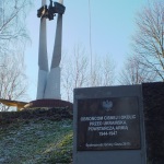 Nowa tablica na wzgorzu Betlejemka z uroczystosci pozostawienia pomnika w Cisnej<br/>fot. Fundacja Tylko Bieszczady z Cisnej