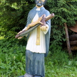 Figura św. Jana jest autorstwa Piotra Karciarza, polańskiego rzeźbiarza i to ona stanie w odtwarzanej w ramach projektu kapliczce.