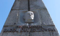 Fragment nieistniejącego już pomnika gen. Karola Świerczewskiego w Jabłonkach  <br/>fot. Krzysztof Potaczała