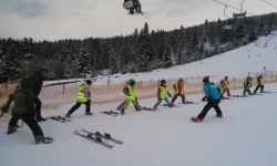 Uczniowie szkół z Uherzec i Olszanicy uczyli się jazdy na nartach<br/>fot. Gmina Olszanica