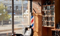 Wyposażenie stanowiska barberskiego - meble do salonu
