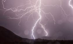 Alert RCB przed gwałtownymi burzami i silnym wiatrem