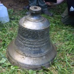 Dzwon z Jamnej wykopany w lesie pod Birczą